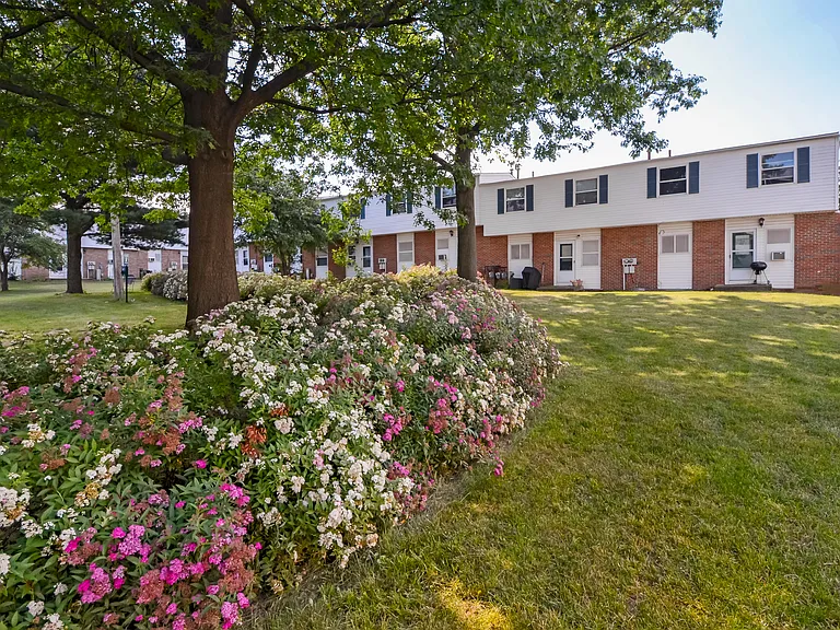 Chesapeake Pointe Townhouses — Photo 8