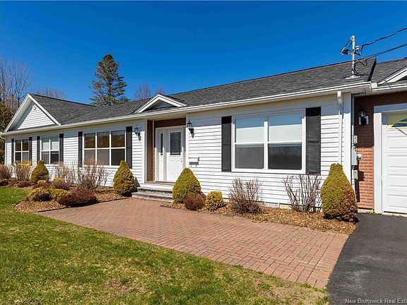 3rd image of 764 Bayview Dr