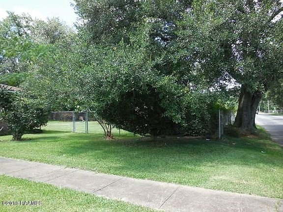 3rd image of 1324 Iberia St