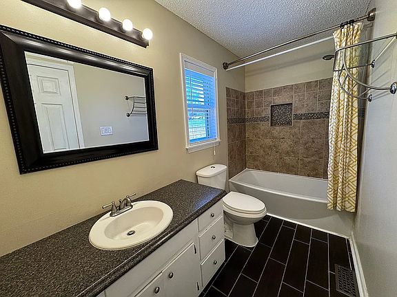 5th image of 3073 Montclair Dr