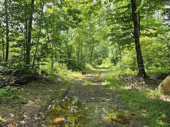 205 Gravy Lane, Bradford, ME 04410