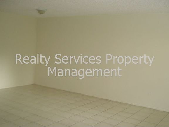 4th image of 2276 Euclid Ave APT B4