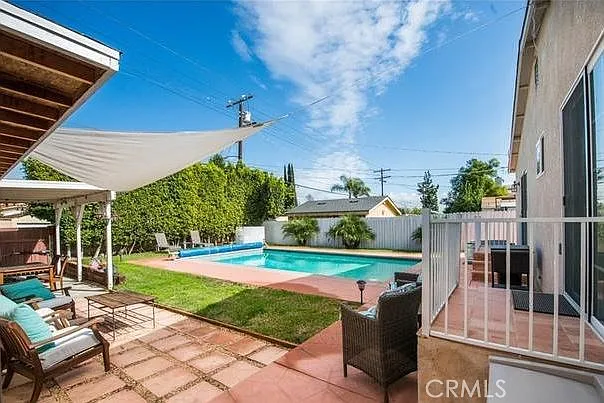17827 Burbank Blvd — Photo 23