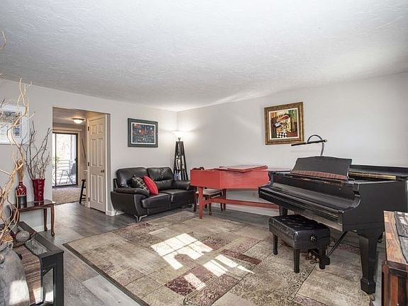 5th image of 453 Turnpike St APT 23