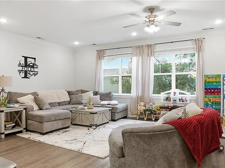 2917 Pretty Lake Ave — Photo 7