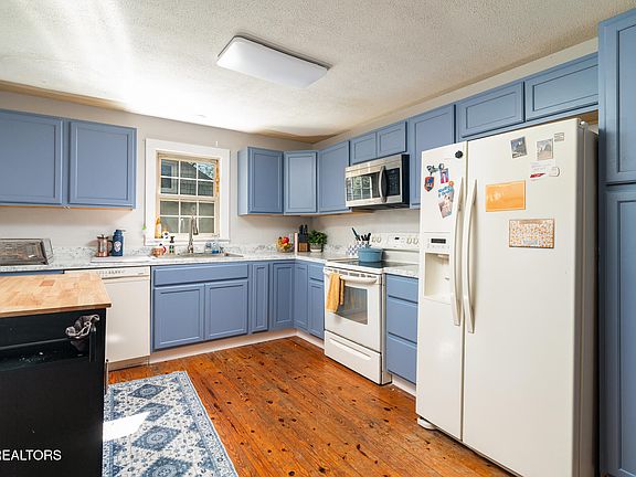 4th image of 4710 E Lincoln Cir