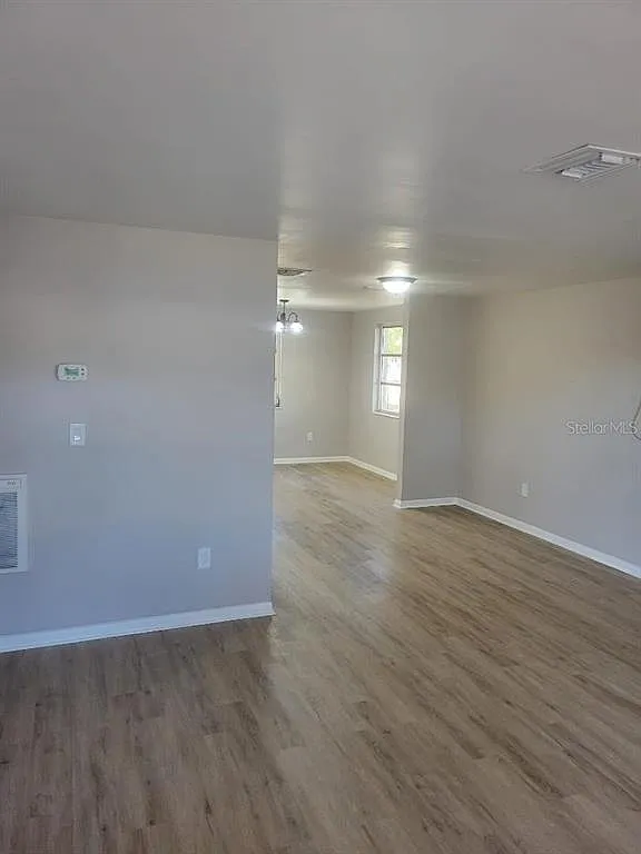 3 bed, 1.0 bath, 1242 sqft, $1,400 — Photo 2