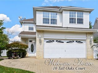 10 Tall Oaks Ct, Old Bridge, NJ 08857
