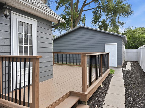 4th image of 2111 S 10th St