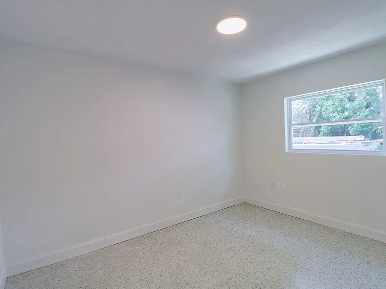 1618 Indiana Ave — Photo 13