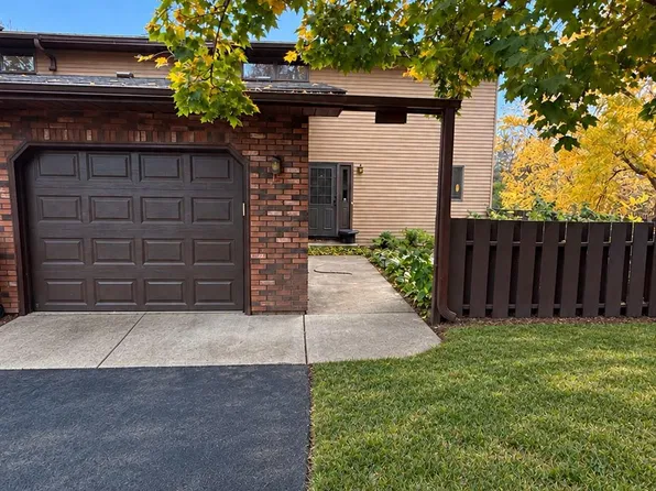 434 E 11th St APT E, New Richmond, WI 54017