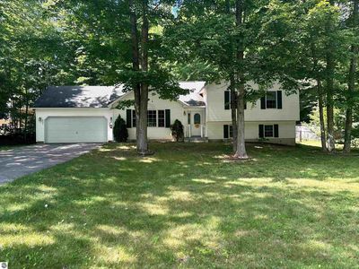 8450 Bent Pine Dr, Lake Ann, MI, 49650