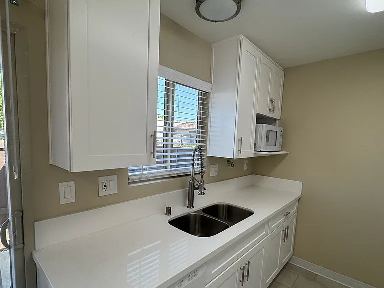 Portofino Apartments — Photo 22