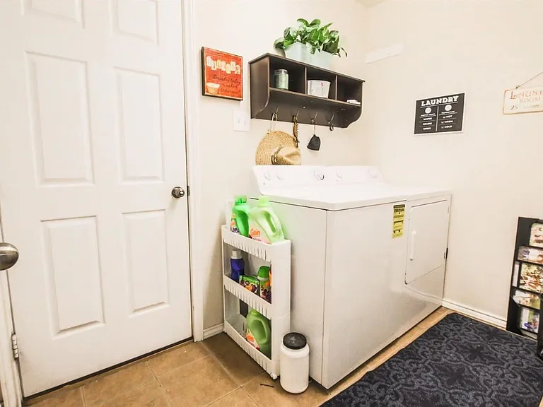 931 Xavier St — Photo 16