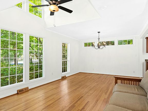 4th image of 1404 Wildwood Dr