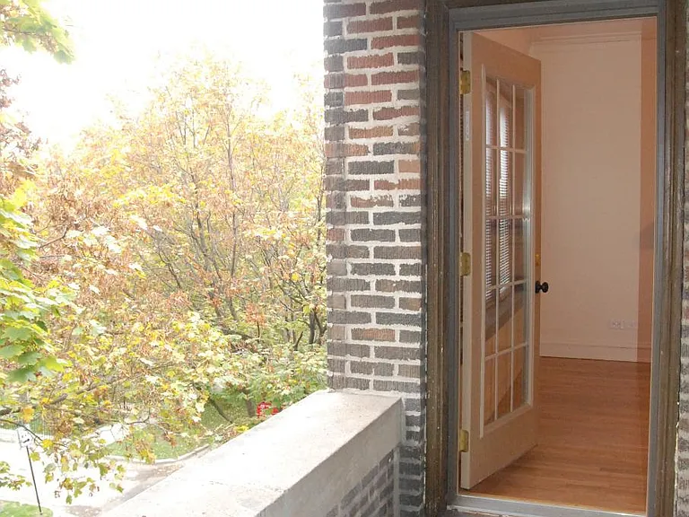 1535 West Addison — Photo 17