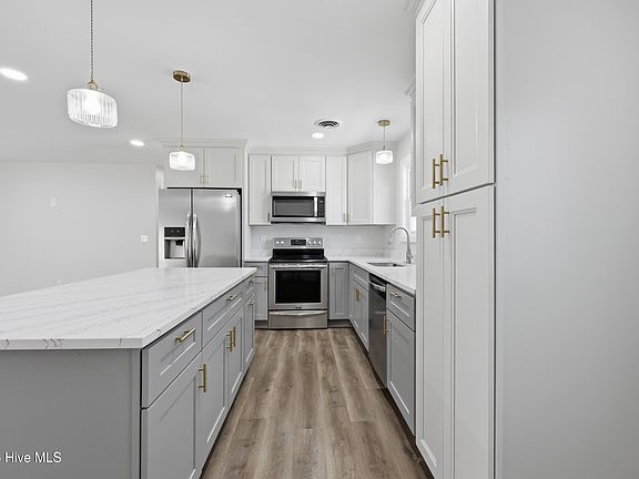 5th image of 305 Beachview Drive