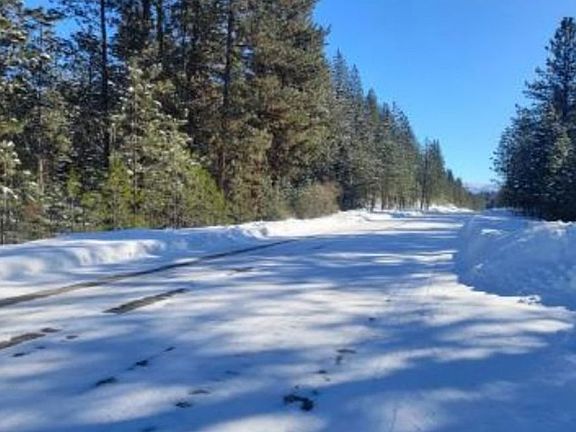 Exterior Neighborhood (street photo)