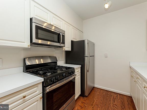 3rd image of 2204 Westcourt Ln APT 201
