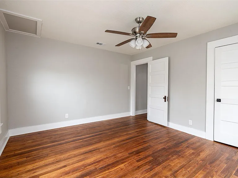 329 Flores St — Photo 12