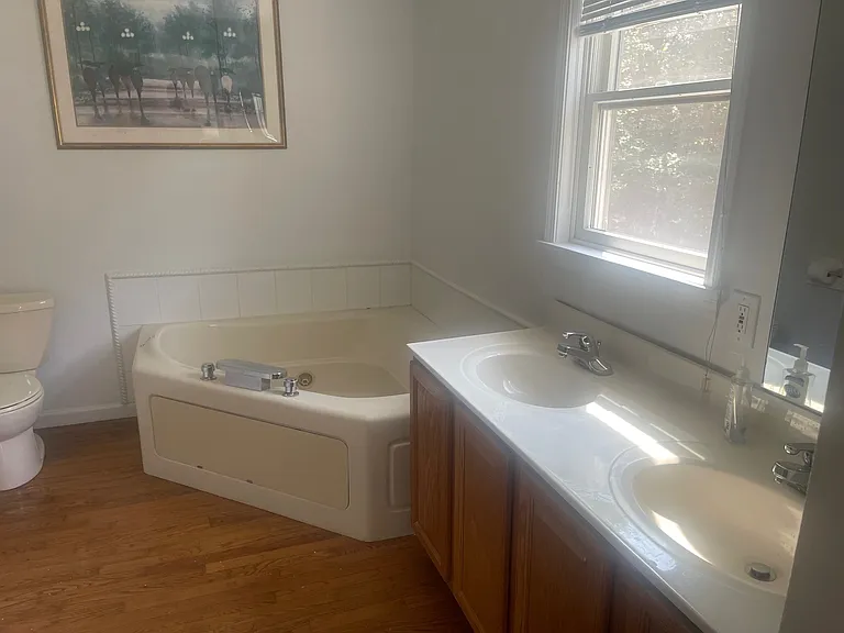 484 N Magee St — Photo 8