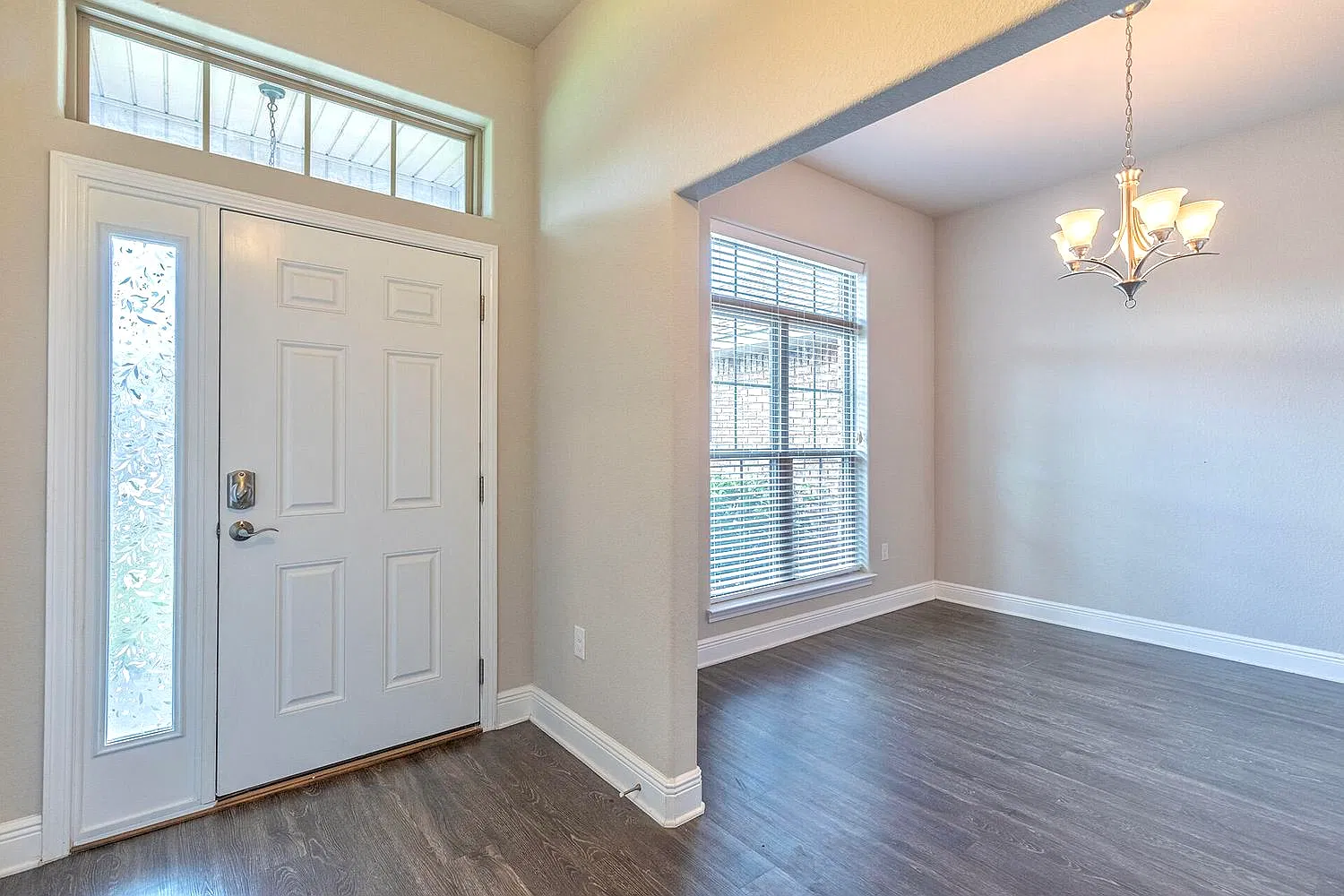 4 bed, 2400 sqft, $2,500 — Photo 4