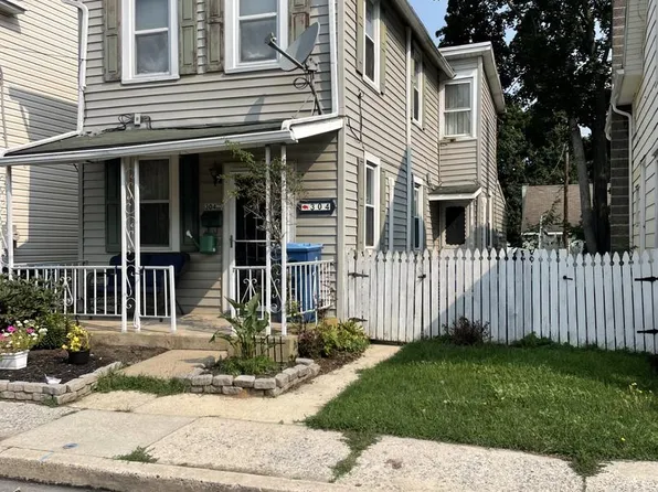 304 W 2nd St, Hummelstown, PA 17036