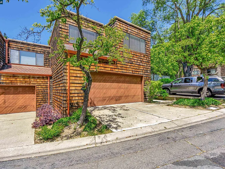 1956 Fair Ridge Ct — Photo 4