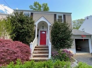 40 Amherst Pl, Livingston, NJ 07039