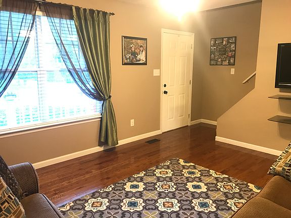 4th image of 321 Shady Hollow Cir SE
