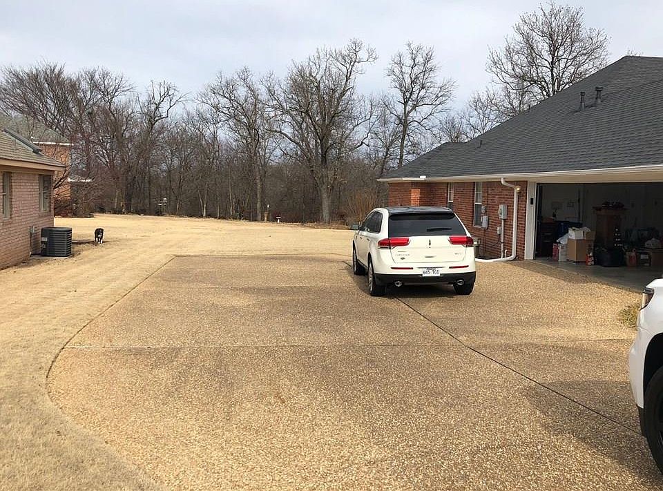2nd image of 1805 Hillsboro Ln