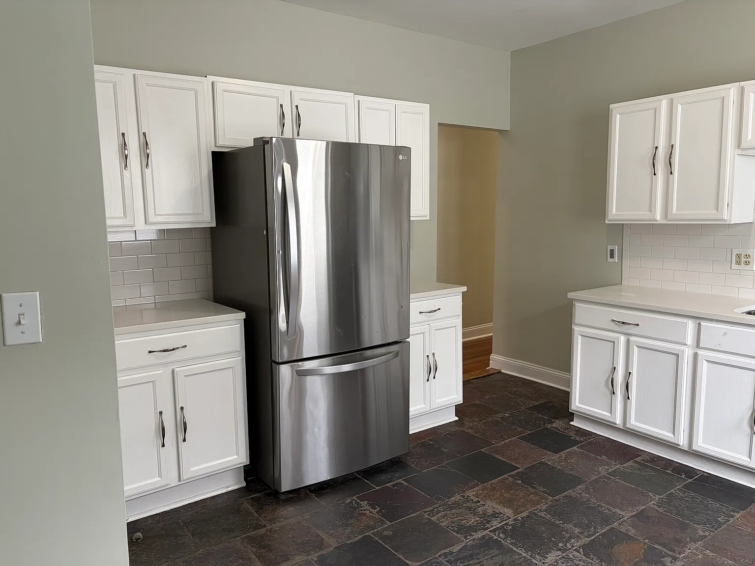 4 bed, 1100 sqft, $3,600 — Photo 3