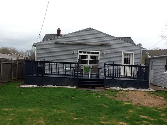 2nd image of 916 Weaver St