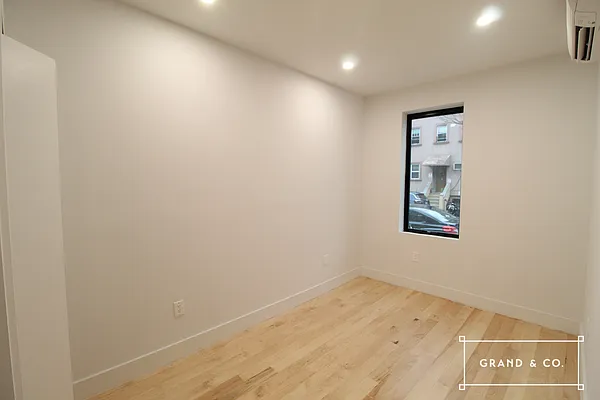 Rented by Grand & Co. | media 12