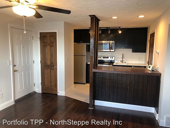 3rd image of 1677 Summit St #1683