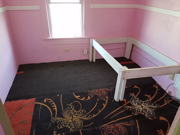 2nd image of 1216 Oak St