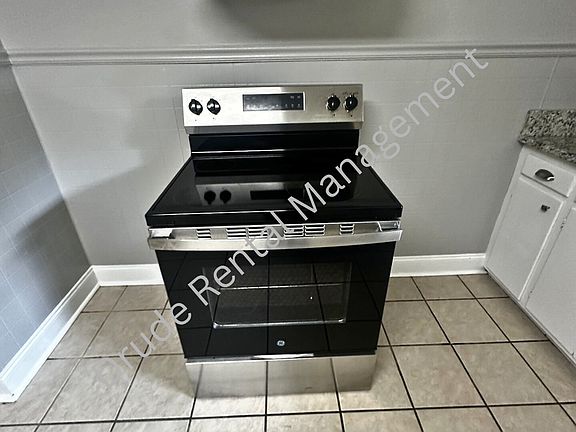 5th image of 300 Maple St