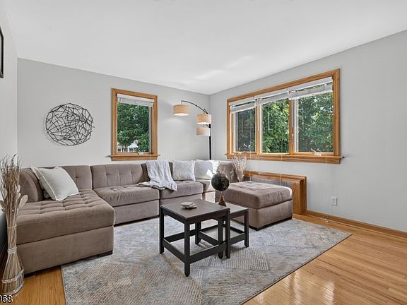 3rd image of 4 Howard Ave