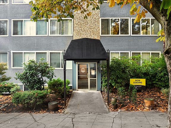 3rd image of 433 Belmont Ave E APT 206