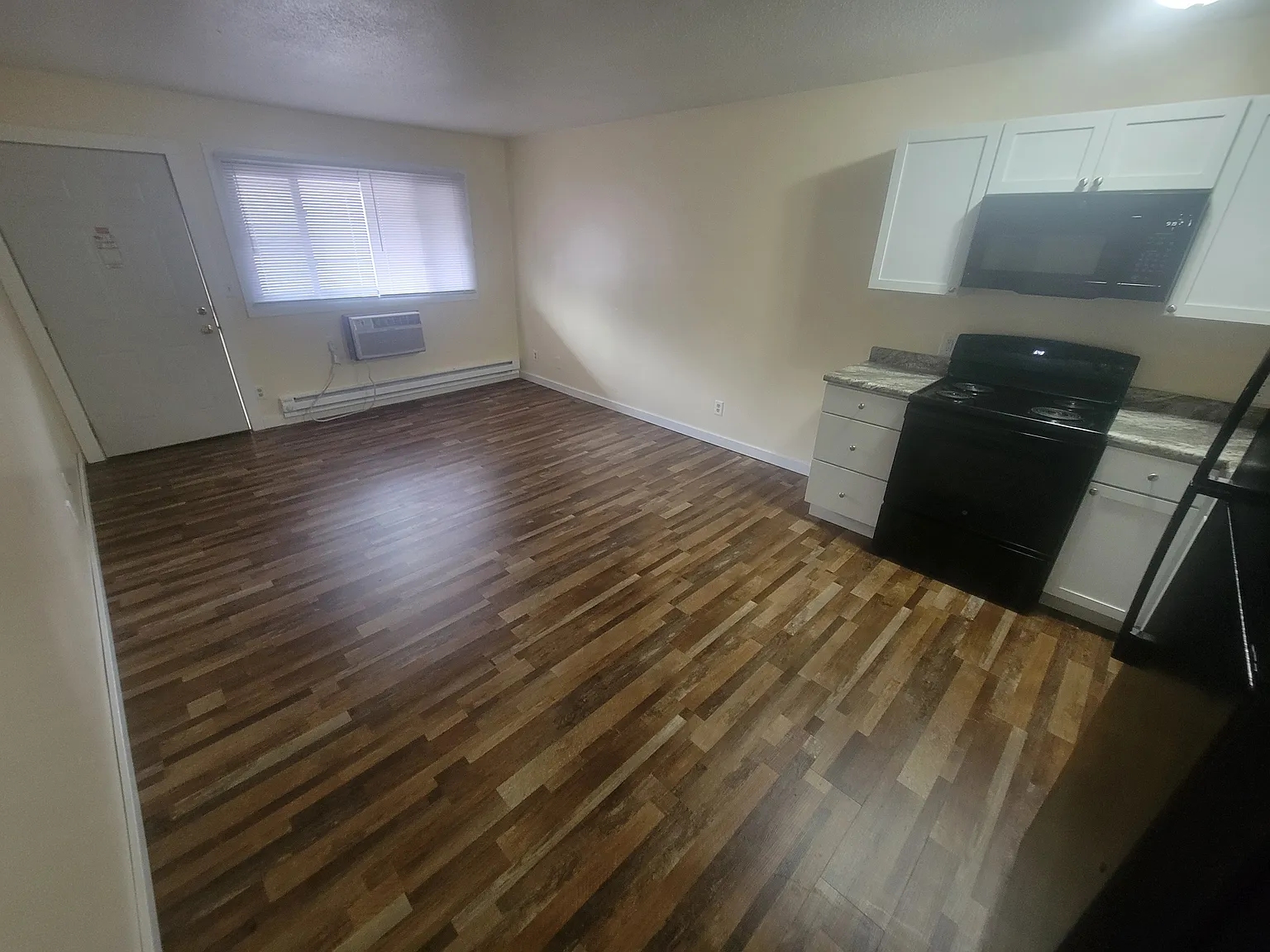 2 bed, 750 sqft, $1,300 — Photo 3