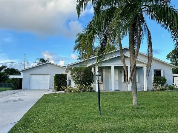 1685 SE Grapeland Ave, Port Saint Lucie, FL 34952