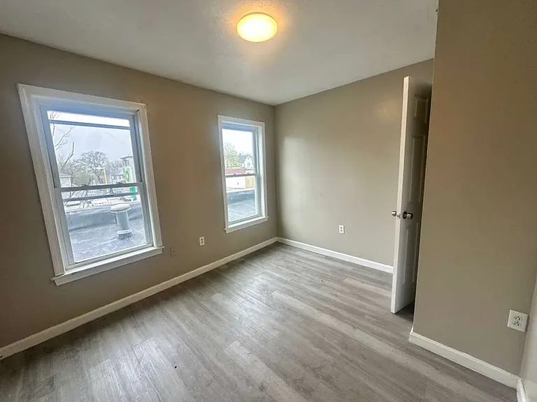 249 Lincoln St — Photo 9