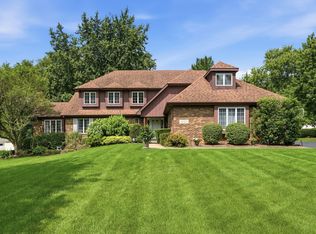 8100 Lake Ridge Dr, Burr Ridge, IL 60527