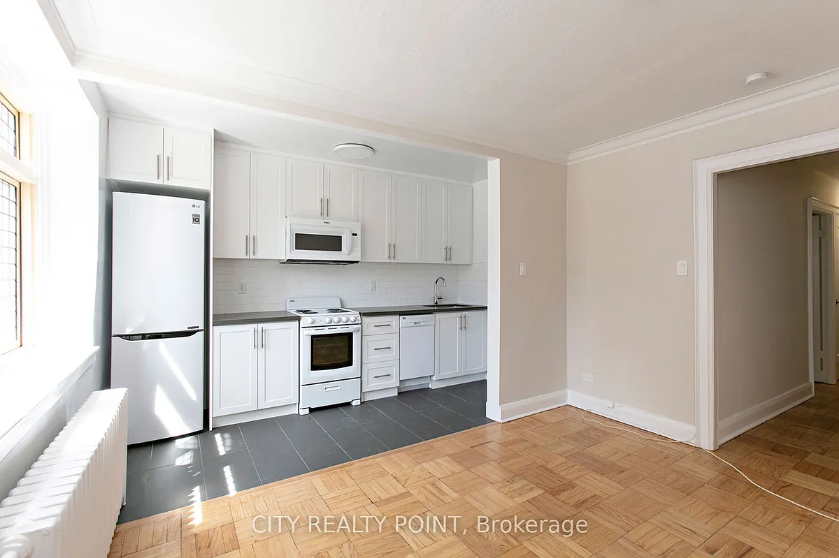 Building Photo - 396 Avenue Rd #514