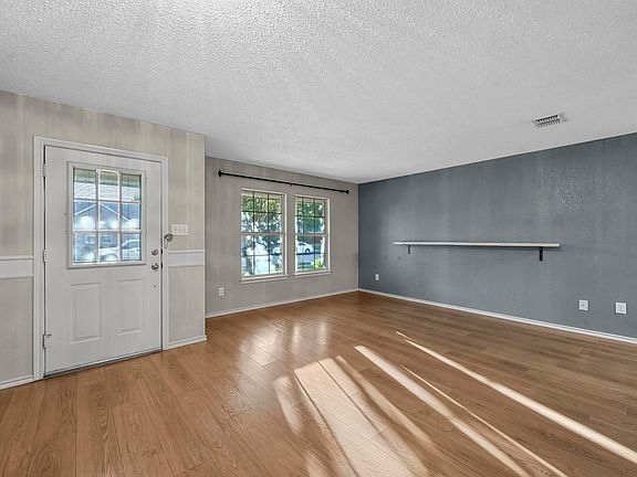 4th image of 6503 White Oaks Ln