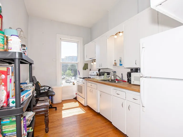186 James St #4 — Photo 4