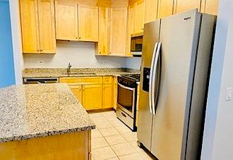 4th image of 33 W Ontario St APT 17E