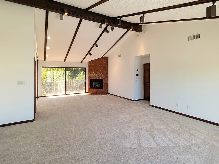 545 Hillgreen Dr — Photo 34