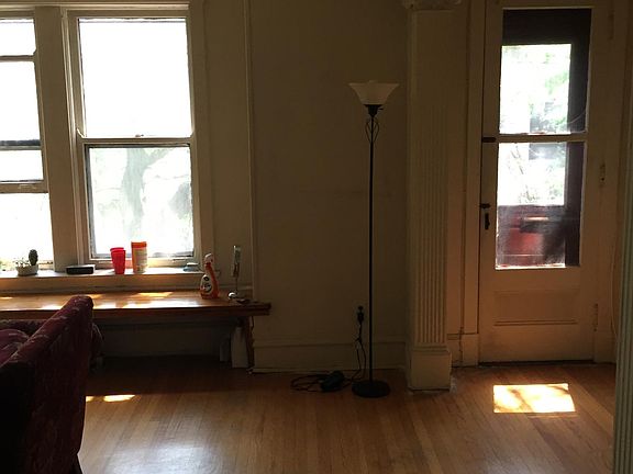 3rd image of 432 W Roslyn Pl #3