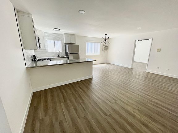 2nd image of 5440 Carlton Way #103D